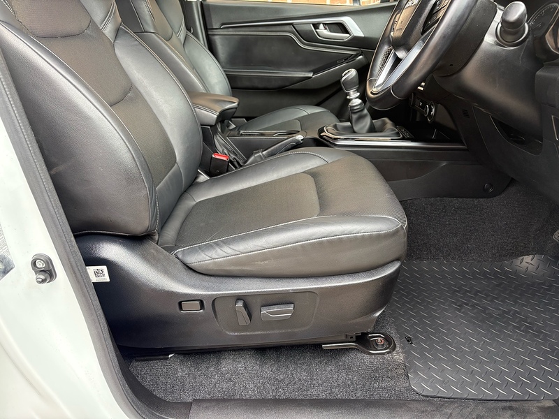 Isuzu 1.9 TD DL40 Pickup Double Cab 4dr Diesel Manual 4WD Euro 6 (s/s) (164 ps)