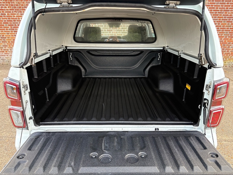 Isuzu 1.9 TD DL40 Pickup Double Cab 4dr Diesel Manual 4WD Euro 6 (s/s) (164 ps)