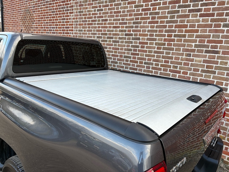 Toyota 2.4 D-4D Invincible Pickup Double Cab 4dr Diesel Manual 4WD Euro 6 (s/s) (150 ps)