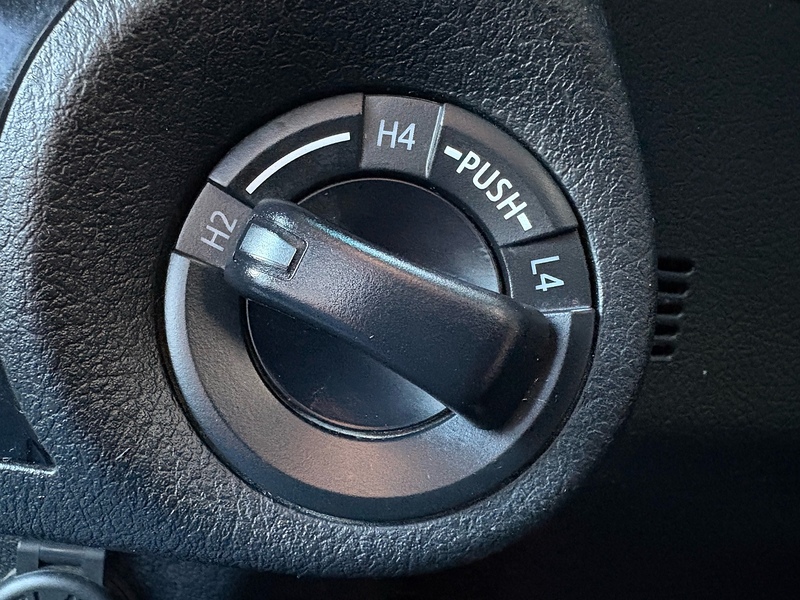 Toyota 2.4 D-4D Invincible Pickup Double Cab 4dr Diesel Manual 4WD Euro 6 (s/s) (150 ps)