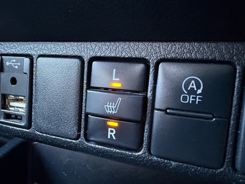 Toyota 2.4 D-4D Invincible Pickup Double Cab 4dr Diesel Manual 4WD Euro 6 (s/s) (150 ps)