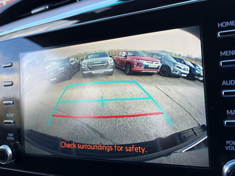 Toyota 2.4 D-4D Invincible Pickup Double Cab 4dr Diesel Manual 4WD Euro 6 (s/s) (150 ps)