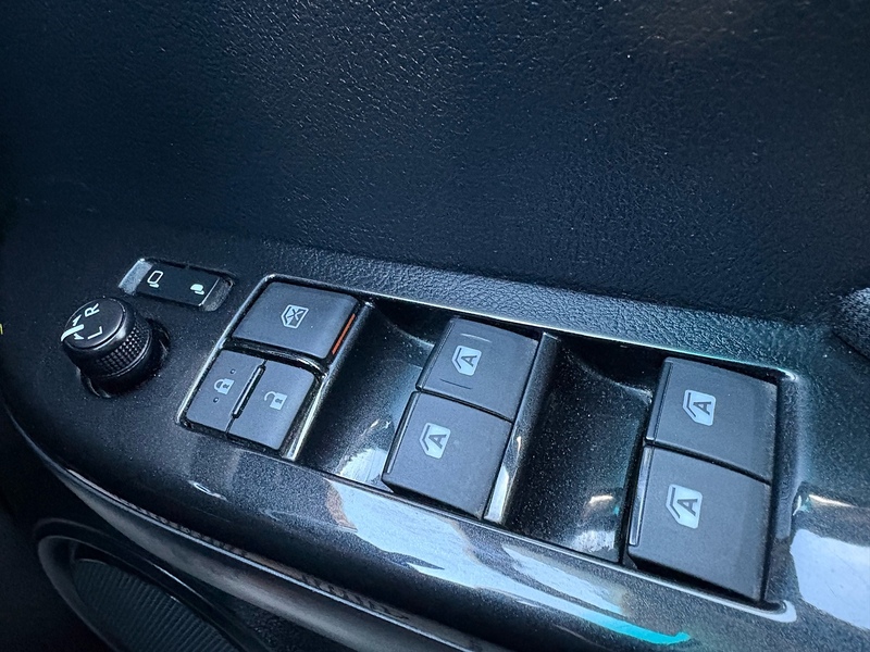 Toyota 2.4 D-4D Invincible Pickup Double Cab 4dr Diesel Manual 4WD Euro 6 (s/s) (150 ps)