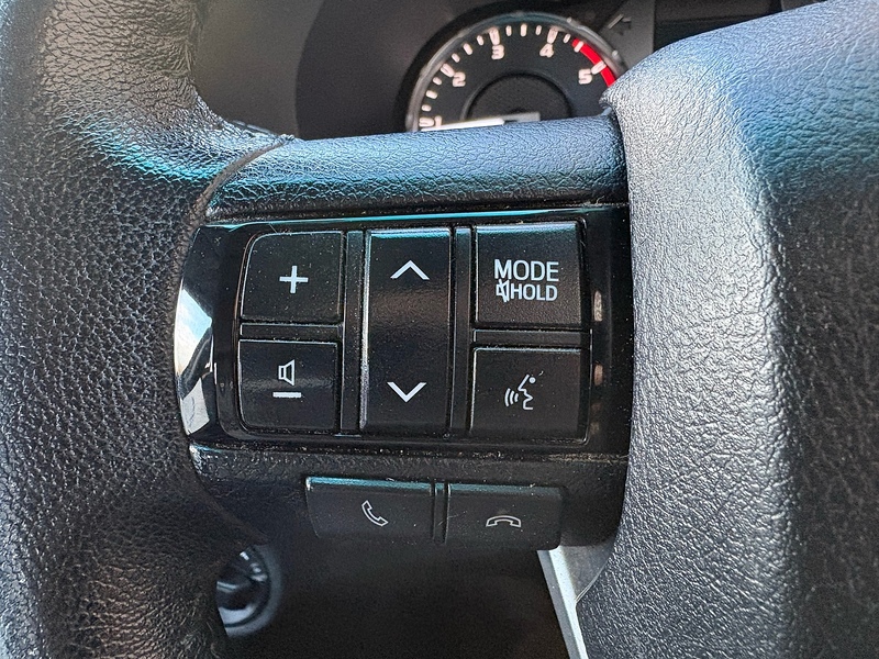 Toyota 2.4 D-4D Invincible Pickup Double Cab 4dr Diesel Manual 4WD Euro 6 (s/s) (150 ps)