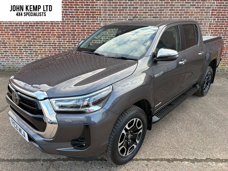 Toyota 2.4 D-4D Invincible Pickup Double Cab 4dr Diesel Manual 4WD Euro 6 (s/s) (150 ps)
