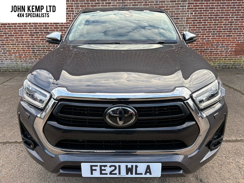 Toyota 2.4 D-4D Invincible Pickup Double Cab 4dr Diesel Manual 4WD Euro 6 (s/s) (150 ps)