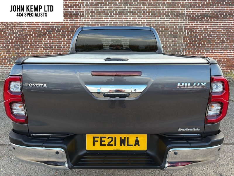 Toyota 2.4 D-4D Invincible Pickup Double Cab 4dr Diesel Manual 4WD Euro 6 (s/s) (150 ps)