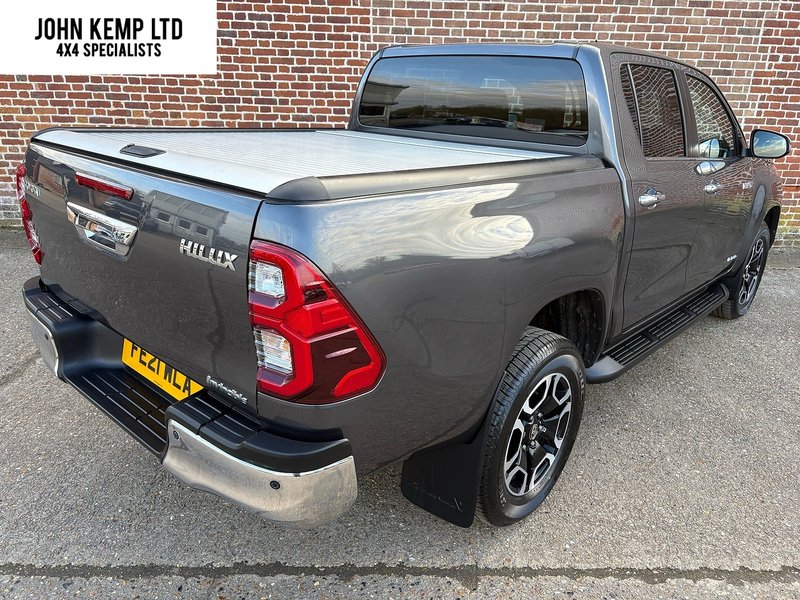 Toyota 2.4 D-4D Invincible Pickup Double Cab 4dr Diesel Manual 4WD Euro 6 (s/s) (150 ps)