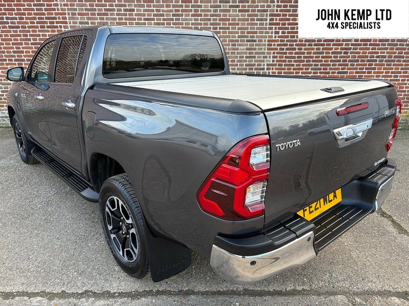 Toyota 2.4 D-4D Invincible Pickup Double Cab 4dr Diesel Manual 4WD Euro 6 (s/s) (150 ps)