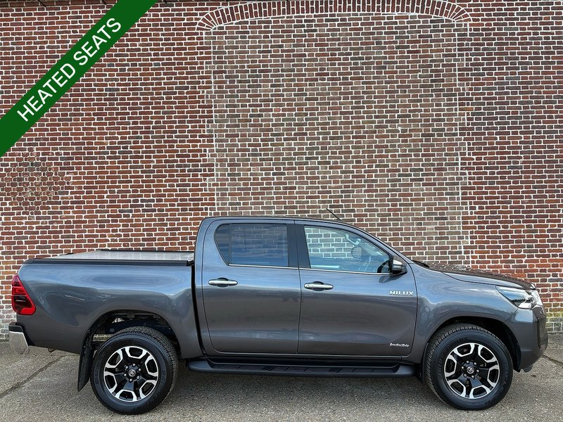 Toyota 2.4 D-4D Invincible Pickup Double Cab 4dr Diesel Manual 4WD Euro 6 (s/s) (150 ps)