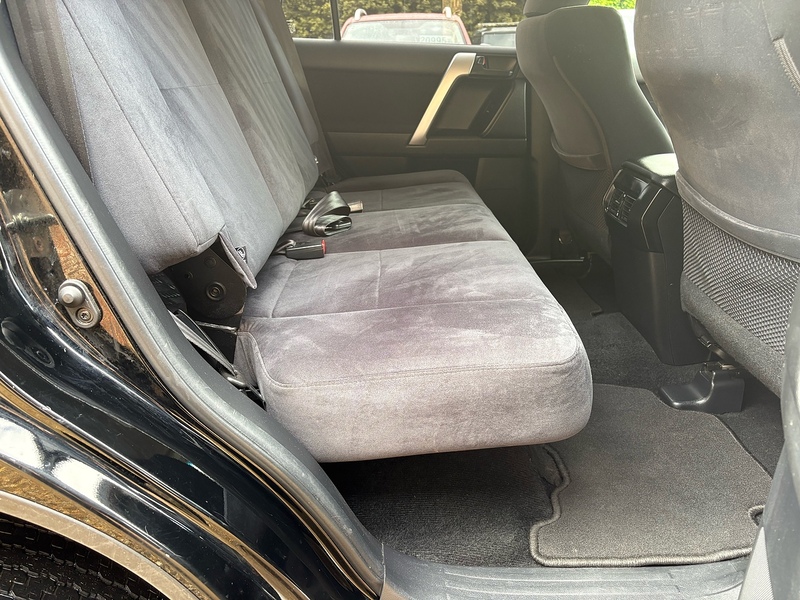 Toyota 2.8D Active (Navi) Panel Van 5dr Diesel Auto 4WD LWB Euro 6 (s/s) (204 ps)