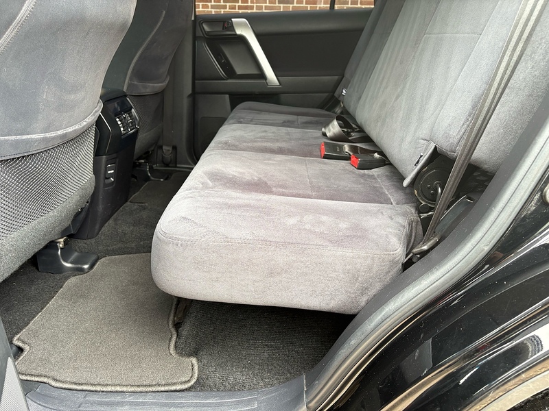 Toyota 2.8D Active (Navi) Panel Van 5dr Diesel Auto 4WD LWB Euro 6 (s/s) (204 ps)