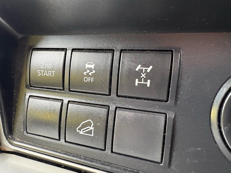 Toyota 2.8D Active (Navi) Panel Van 5dr Diesel Auto 4WD LWB Euro 6 (s/s) (204 ps)