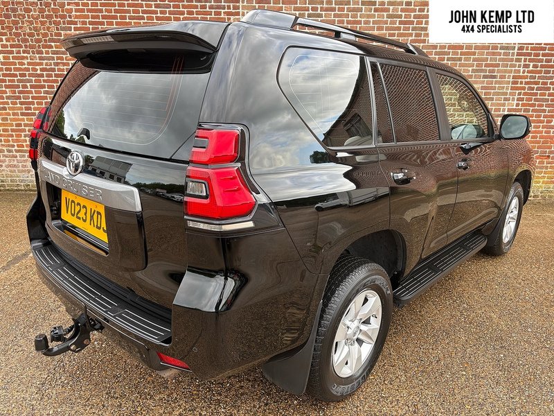 Toyota 2.8D Active (Navi) Panel Van 5dr Diesel Auto 4WD LWB Euro 6 (s/s) (204 ps)