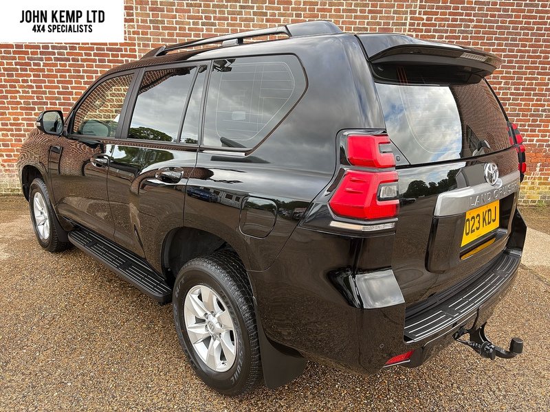 Toyota 2.8D Active (Navi) Panel Van 5dr Diesel Auto 4WD LWB Euro 6 (s/s) (204 ps)