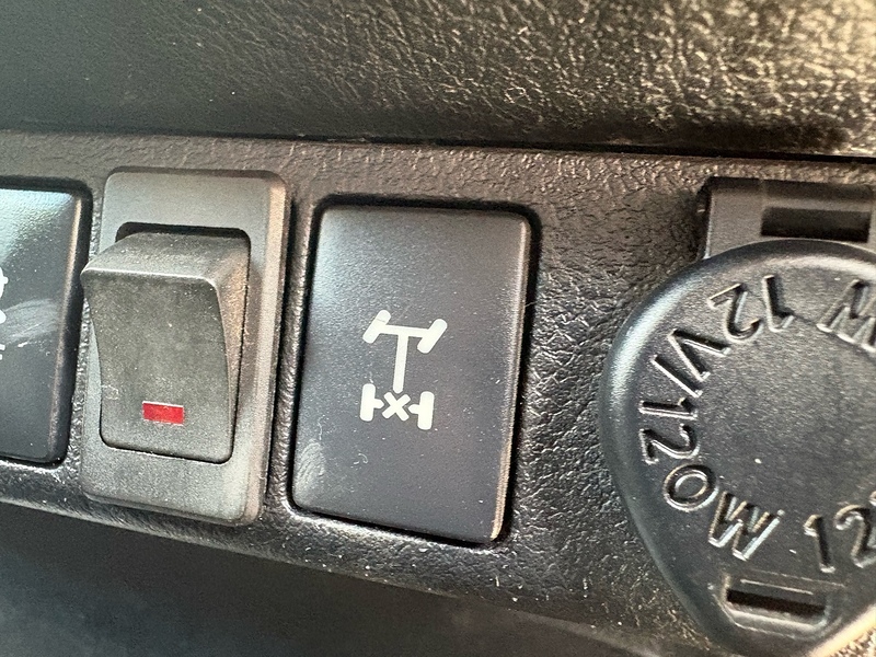 Toyota 2.4 D-4D Active Pickup Double Cab 4dr Diesel Manual 4WD Euro 6 (3.5t) (150 ps)