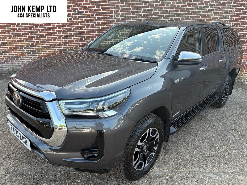 Toyota 2.4 D-4D Invincible Pickup Double Cab 4dr Diesel Manual 4WD Euro 6 (s/s) (150 ps)