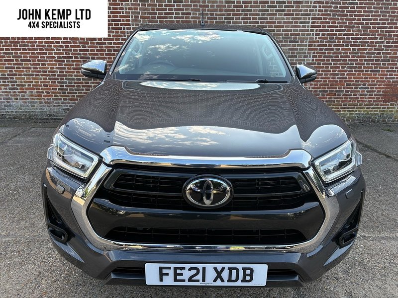 Toyota 2.4 D-4D Invincible Pickup Double Cab 4dr Diesel Manual 4WD Euro 6 (s/s) (150 ps)