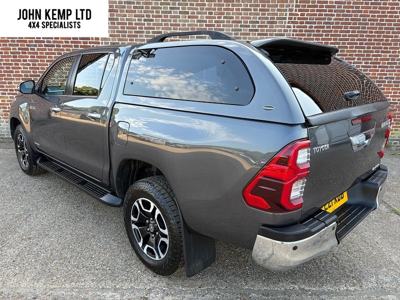 Toyota 2.4 D-4D Invincible Pickup Double Cab 4dr Diesel Manual 4WD Euro 6 (s/s) (150 ps)