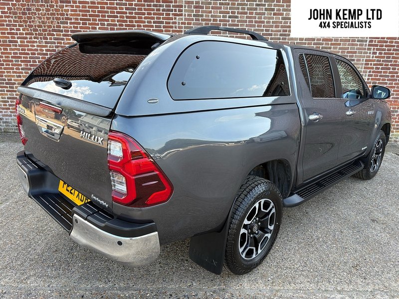 Toyota 2.4 D-4D Invincible Pickup Double Cab 4dr Diesel Manual 4WD Euro 6 (s/s) (150 ps)
