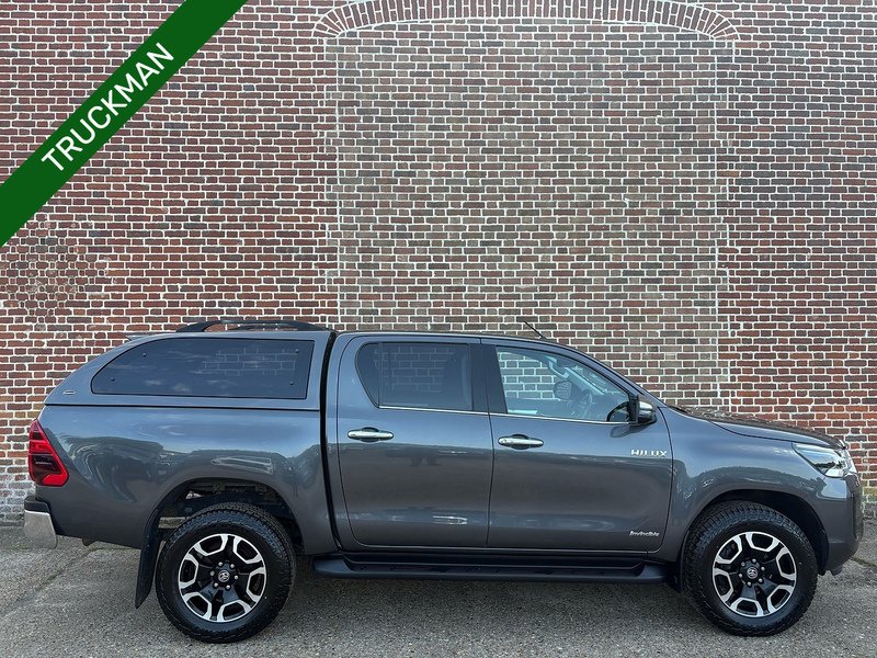 Toyota 2.4 D-4D Invincible Pickup Double Cab 4dr Diesel Manual 4WD Euro 6 (s/s) (150 ps)