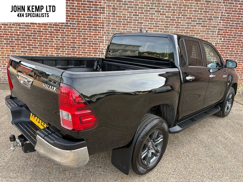 Toyota 2.4 D-4D Icon Pickup Double Cab 4dr Diesel Manual 4WD Euro 6 (s/s) (150 ps)