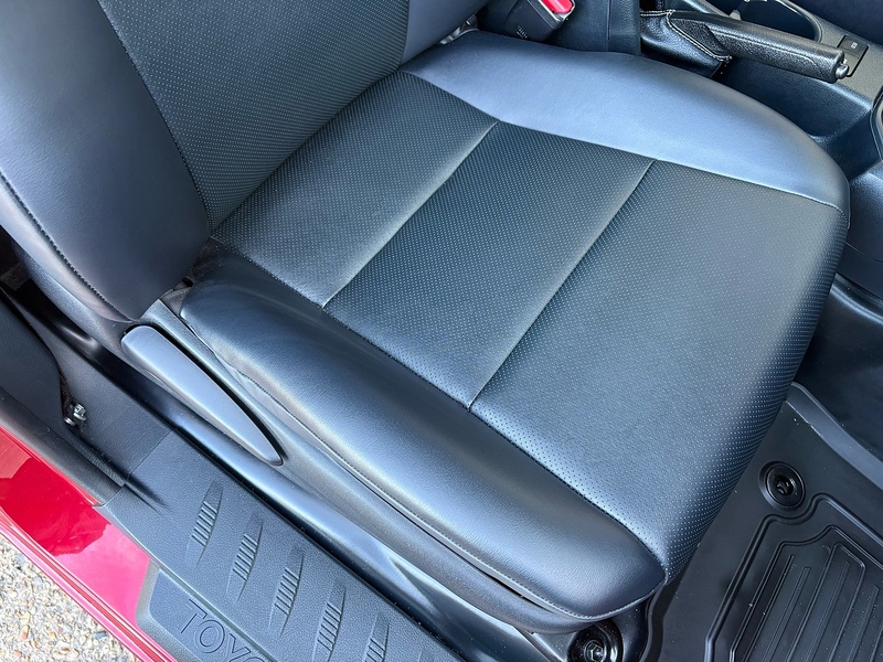 Toyota 2.4 D-4D Active Pickup 2dr Diesel Manual 4WD Euro 6 (150 ps)