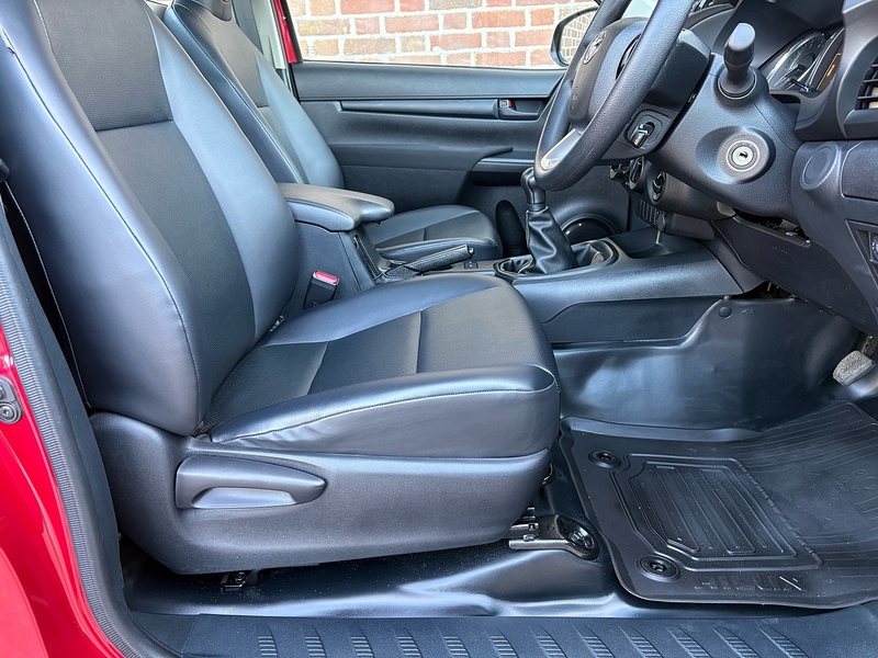 Toyota 2.4 D-4D Active Pickup 2dr Diesel Manual 4WD Euro 6 (150 ps)