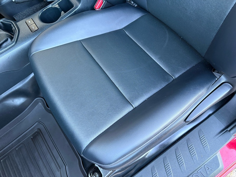 Toyota 2.4 D-4D Active Pickup 2dr Diesel Manual 4WD Euro 6 (150 ps)