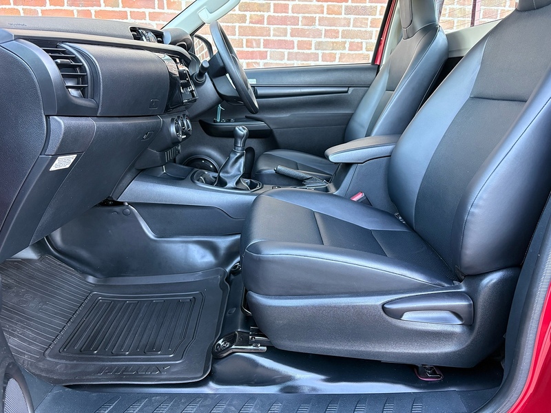 Toyota 2.4 D-4D Active Pickup 2dr Diesel Manual 4WD Euro 6 (150 ps)