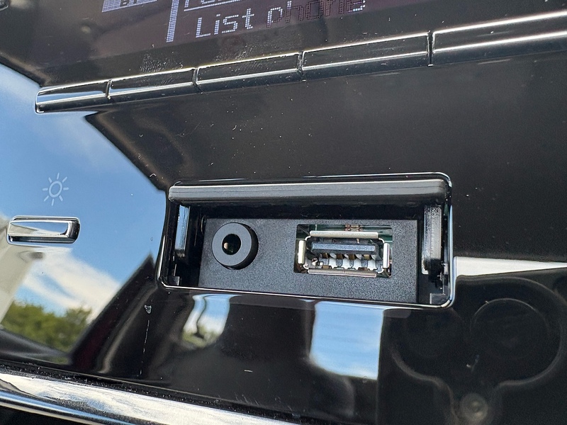 Toyota 2.4 D-4D Active Pickup 2dr Diesel Manual 4WD Euro 6 (150 ps)