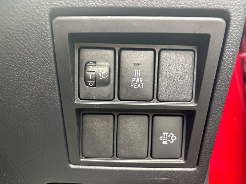Toyota 2.4 D-4D Active Pickup 2dr Diesel Manual 4WD Euro 6 (150 ps)