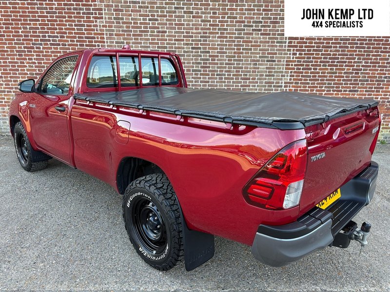 Toyota 2.4 D-4D Active Pickup 2dr Diesel Manual 4WD Euro 6 (150 ps)