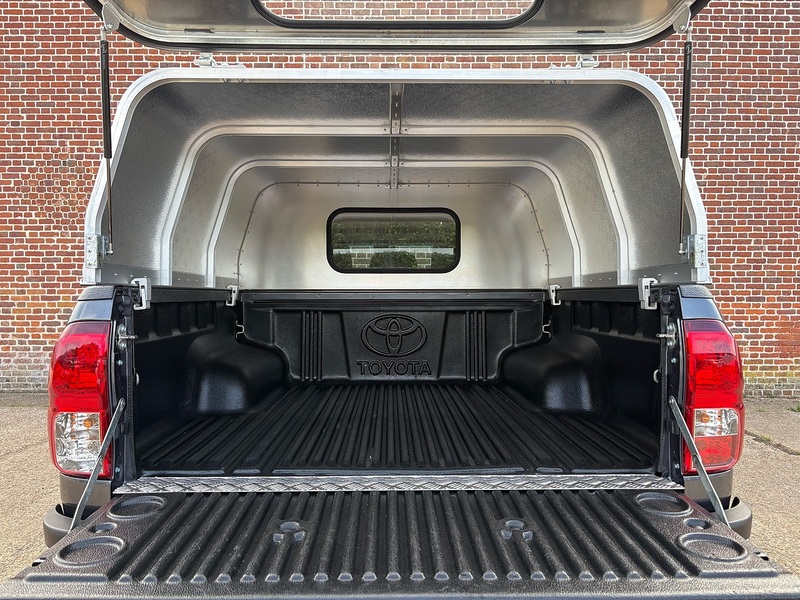 Toyota 2.4 D-4D Icon Pickup Double Cab 4dr Diesel Manual 4WD Euro 6 (s/s) (150 ps)