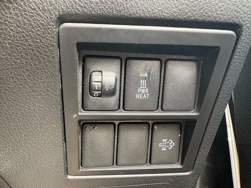 Toyota 2.4 D-4D Icon Pickup Double Cab 4dr Diesel Manual 4WD Euro 6 (s/s) (150 ps)