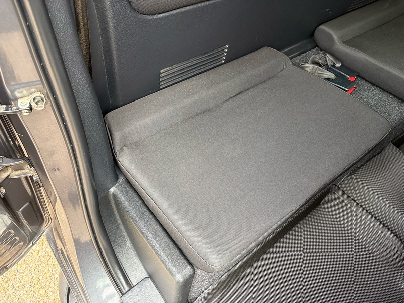 Toyota 2.4 D-4D Active Pickup Extra Cab 4dr Diesel Manual 4WD Euro 6 (TSS) (150 ps)