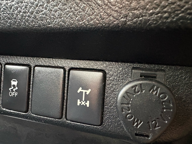 Toyota 2.4 D-4D Active Pickup Extra Cab 4dr Diesel Manual 4WD Euro 6 (TSS) (150 ps)