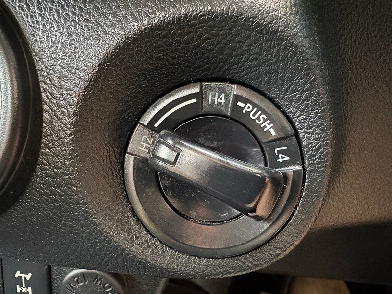 Toyota 2.4 D-4D Active Pickup Extra Cab 4dr Diesel Manual 4WD Euro 6 (TSS) (150 ps)