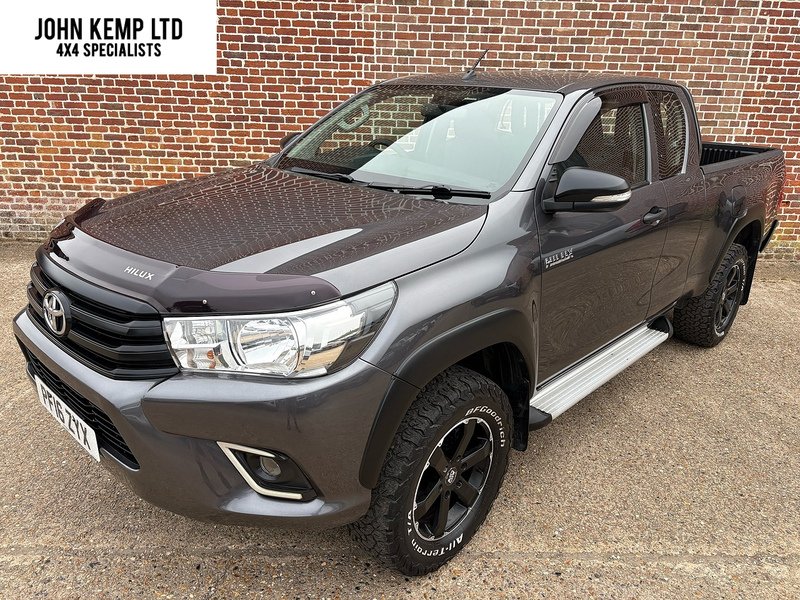 Toyota 2.4 D-4D Active Pickup Extra Cab 4dr Diesel Manual 4WD Euro 6 (TSS) (150 ps)