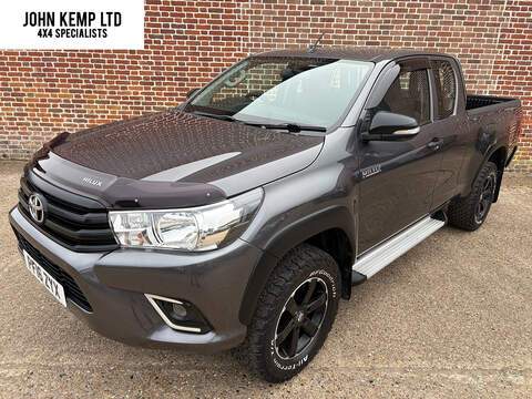 2.4 D-4D Active Pickup Extra Cab 4dr Diesel Manual 4WD Euro 6 (TSS) (150 ps)
