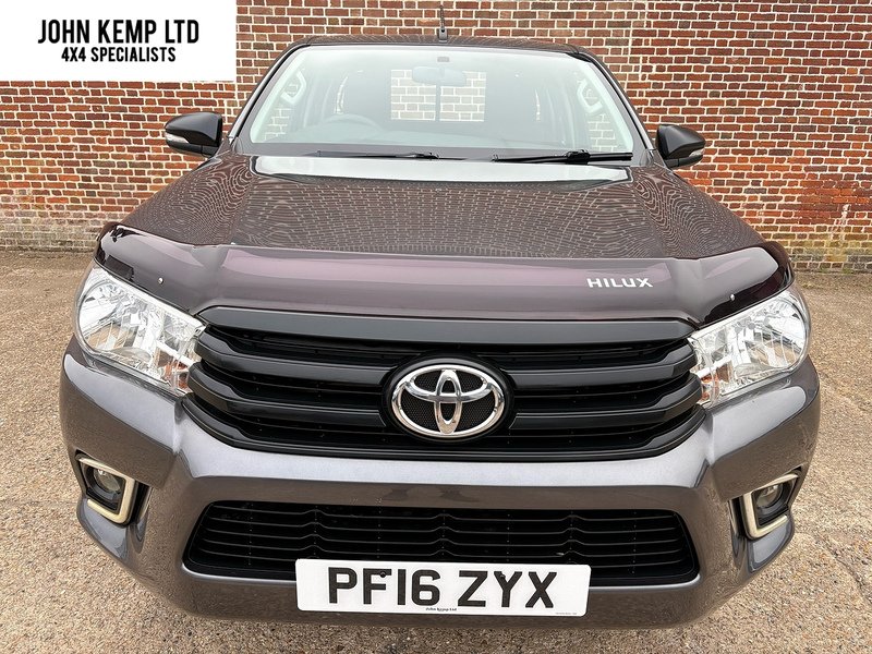 Toyota 2.4 D-4D Active Pickup Extra Cab 4dr Diesel Manual 4WD Euro 6 (TSS) (150 ps)
