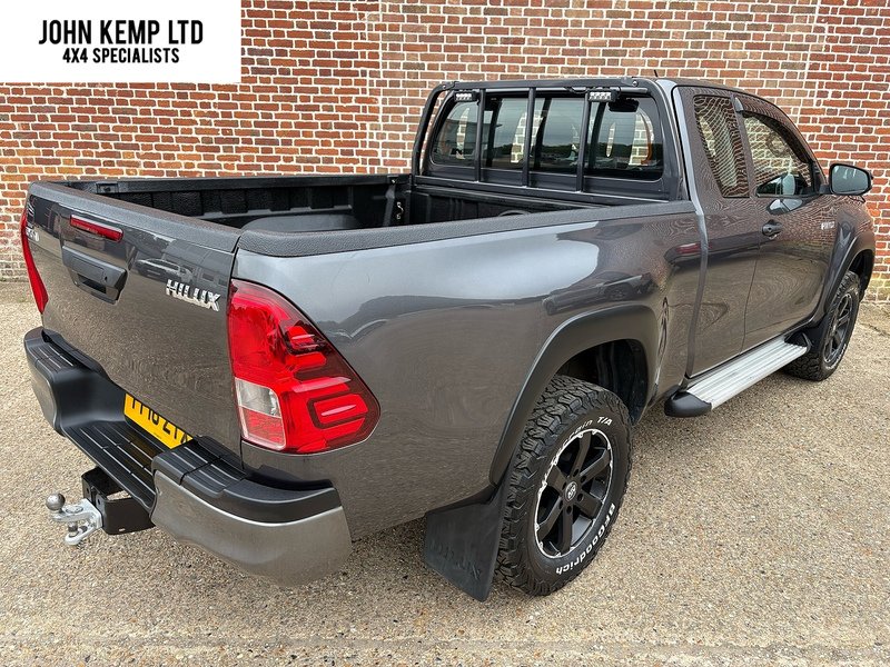 Toyota 2.4 D-4D Active Pickup Extra Cab 4dr Diesel Manual 4WD Euro 6 (TSS) (150 ps)