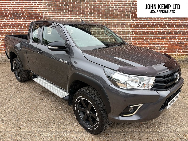 Toyota 2.4 D-4D Active Pickup Extra Cab 4dr Diesel Manual 4WD Euro 6 (TSS) (150 ps)
