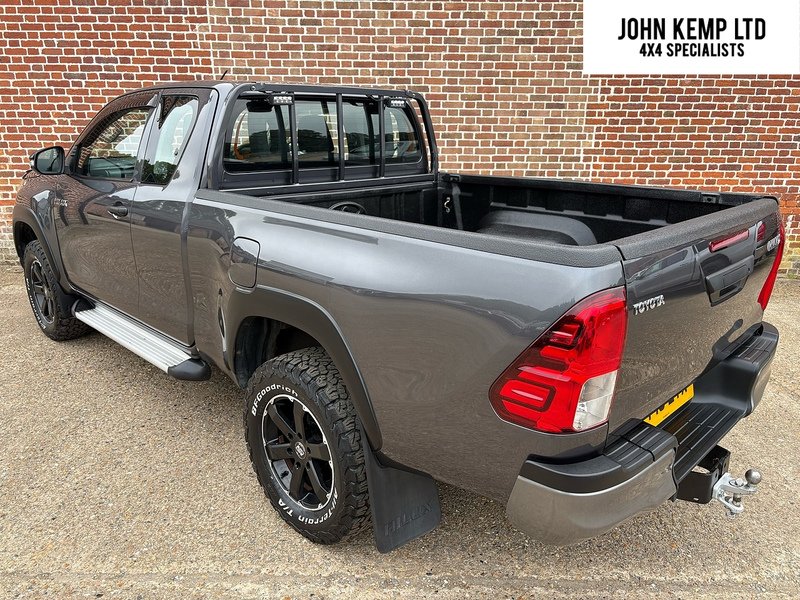 Toyota 2.4 D-4D Active Pickup Extra Cab 4dr Diesel Manual 4WD Euro 6 (TSS) (150 ps)