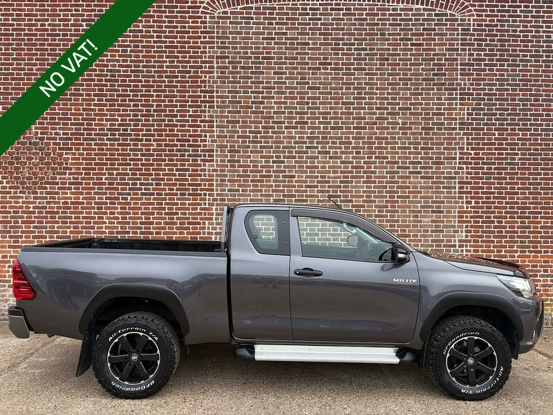 Toyota 2.4 D-4D Active Pickup Extra Cab 4dr Diesel Manual 4WD Euro 6 (TSS) (150 ps)