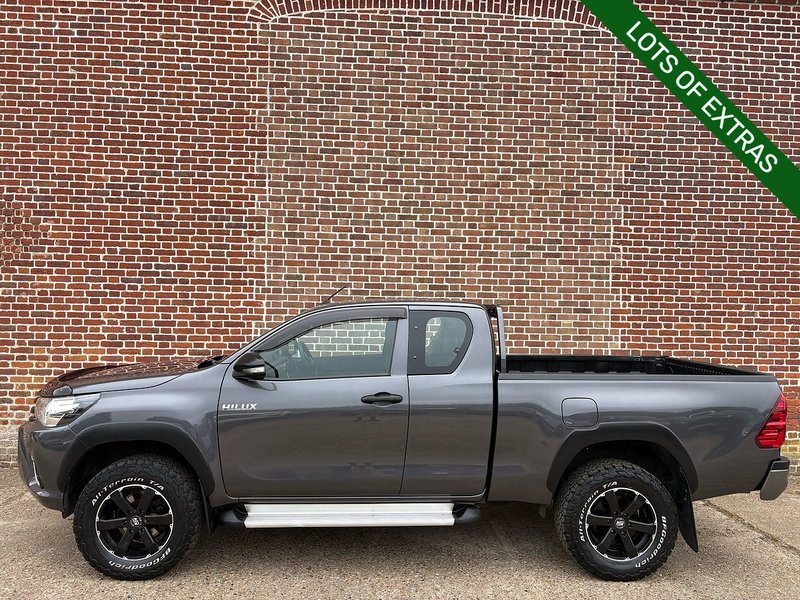 Toyota 2.4 D-4D Active Pickup Extra Cab 4dr Diesel Manual 4WD Euro 6 (TSS) (150 ps)