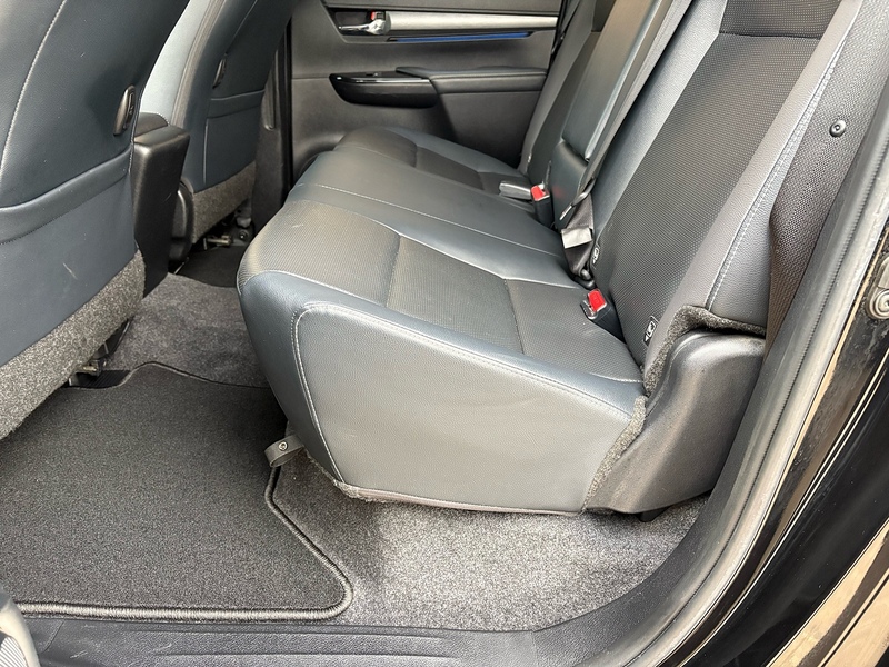 Toyota 2.8 D-4D Invincible X Pickup Double Cab 4dr Diesel Auto 4WD Euro 6 (s/s) (204 ps)
