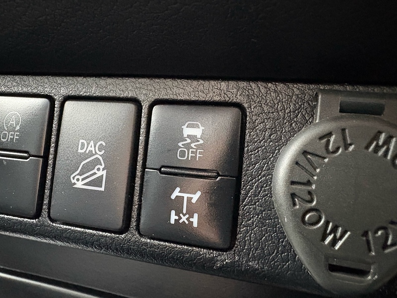 Toyota 2.8 D-4D Invincible X Pickup Double Cab 4dr Diesel Auto 4WD Euro 6 (s/s) (204 ps)