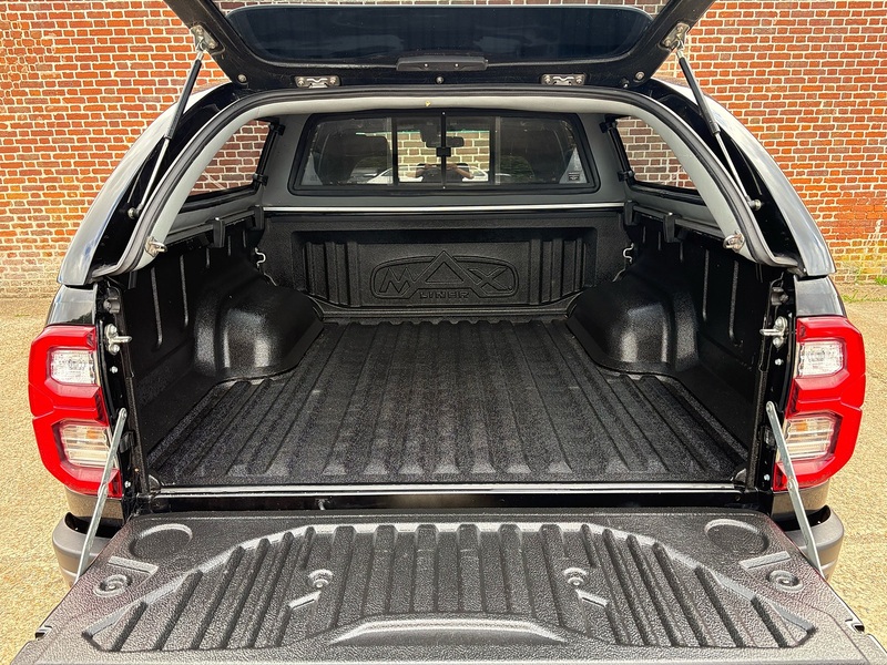 Toyota 2.8 D-4D Invincible X Pickup Double Cab 4dr Diesel Auto 4WD Euro 6 (s/s) (204 ps)
