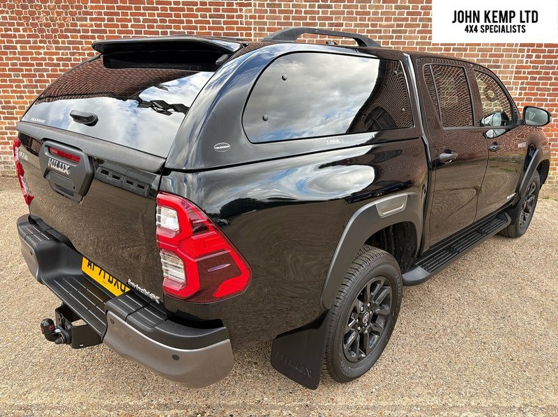 Toyota 2.8 D-4D Invincible X Pickup Double Cab 4dr Diesel Auto 4WD Euro 6 (s/s) (204 ps)